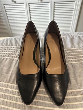 Naturalizer Licia Black Pointed-Toe Leather Heels